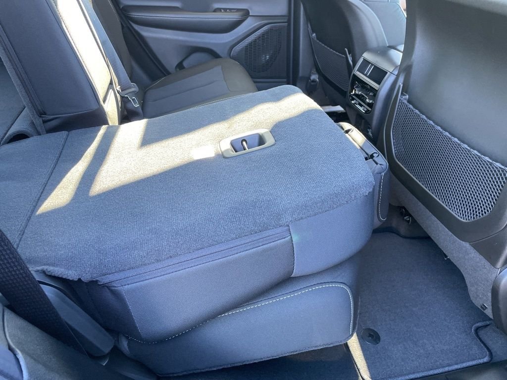 New 2026 Baltic Gray Metallic Clear-Coat Exterior Paint Jeep Laredo X image 35