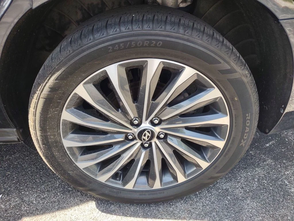 Used 2023 White Hyundai Calligraphy image 10