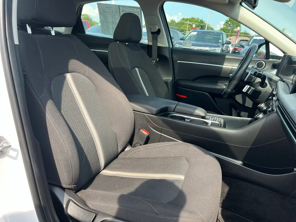 Used 2025 Serenity White Hyundai SEL Convenience image 21
