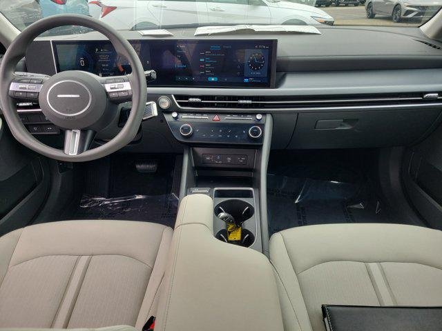 New 2025 Abyss Black Hyundai SEL image 9