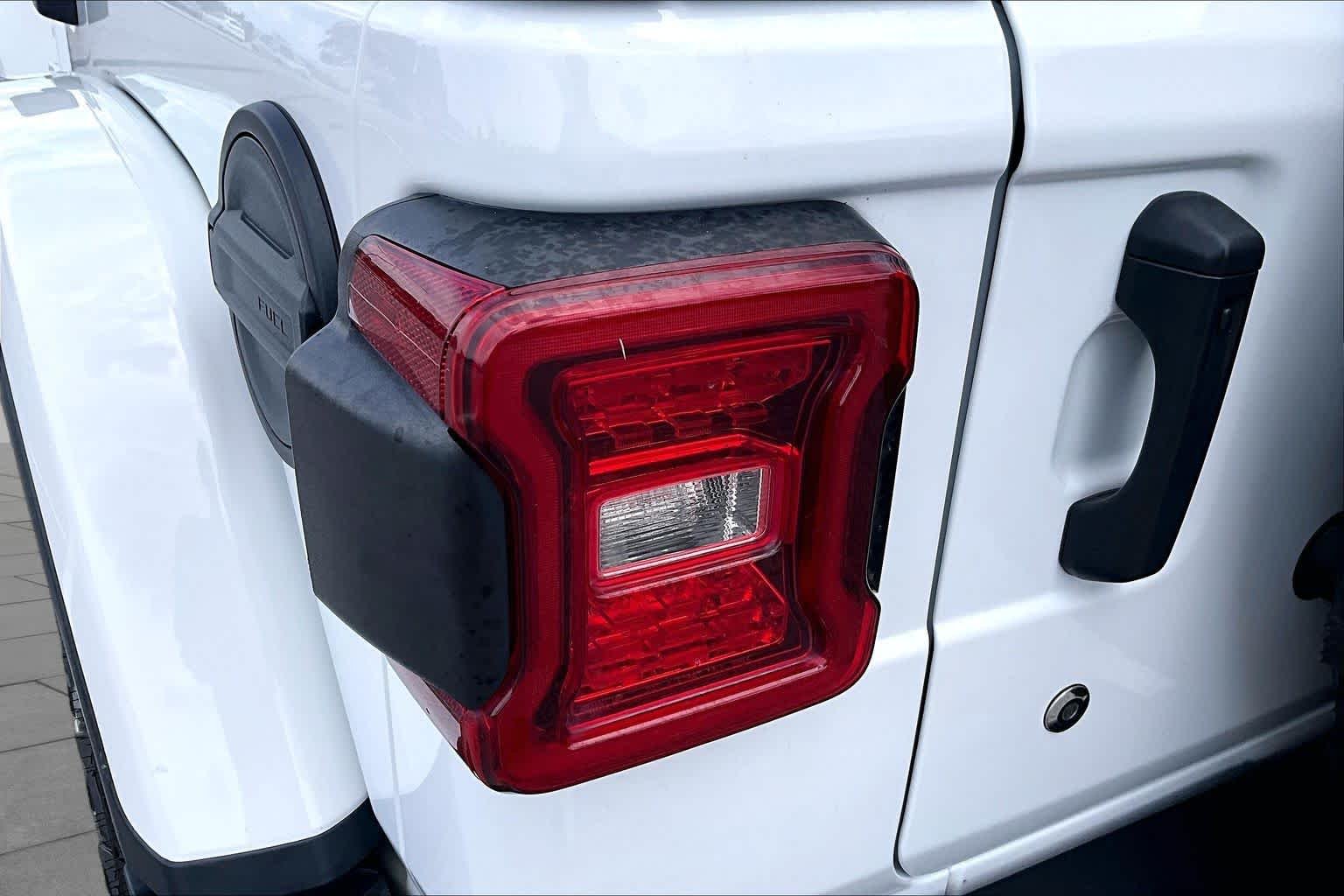 Used 2020 Bright White Clearcoat Jeep Rubicon image 29