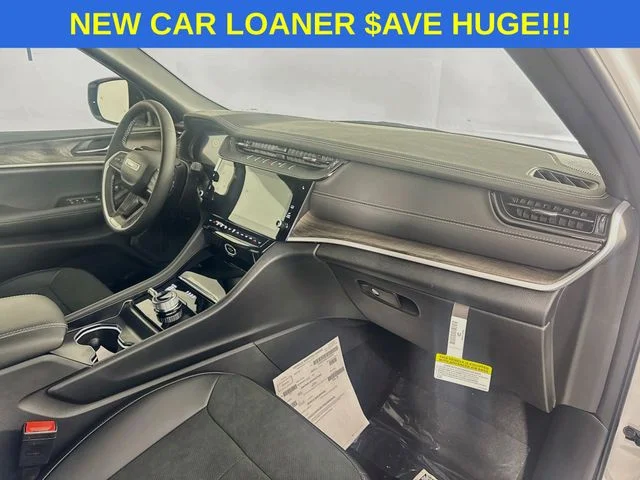 New 2026 Bright White Clear-Coat Exterior Paint Jeep Laredo image 30