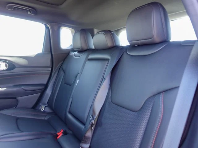 New 2026 Diamond Black Crystal Pearl-Coat Exterior Paint Jeep Trailhawk image 20