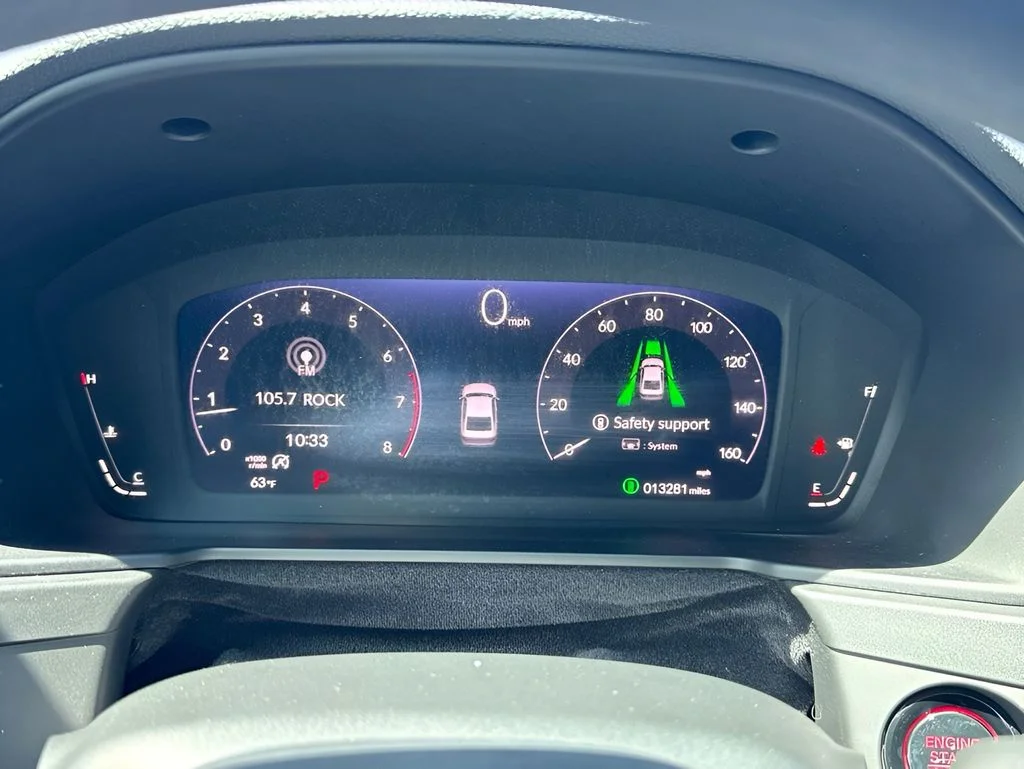 Used 2025 White Honda SE image 23