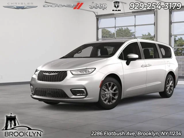 2023 Chrysler Pacifica Touring L AWD's photo
