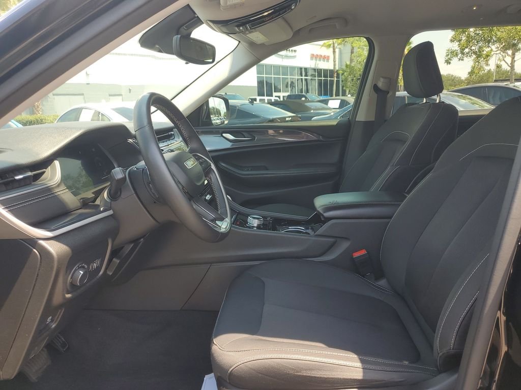 Used 2021 Black Jeep Laredo image 14