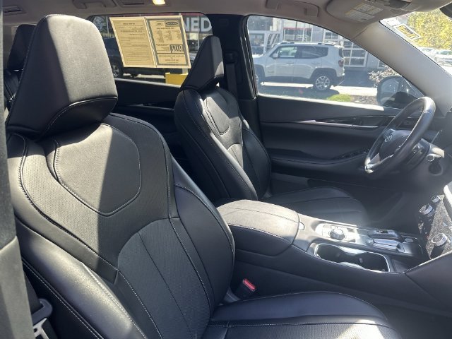 Used 2024 Gray INFINITI PURE image 30