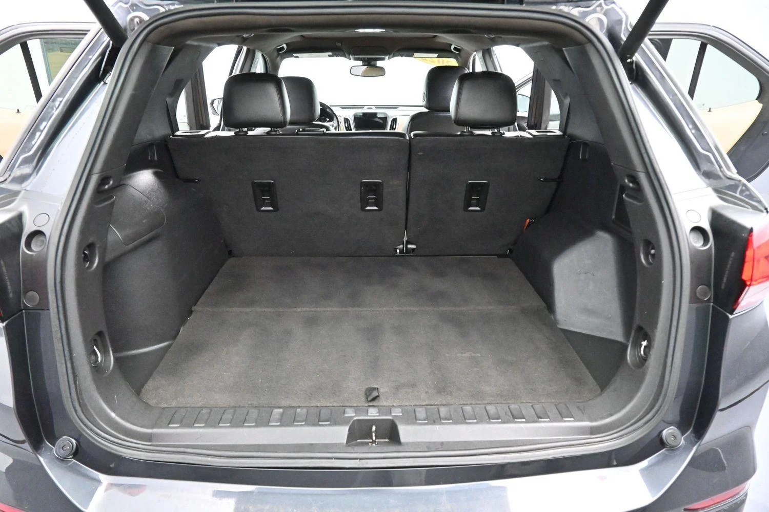 Used 2022 Iron Gray Metallic Chevrolet Premier image 9