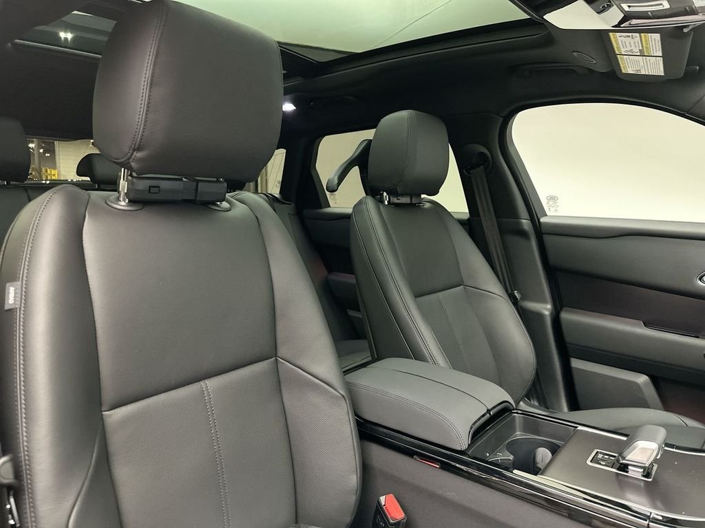 Certified Used 2026 Santorini Black Metallic Land Rover Dynamic SE image 5