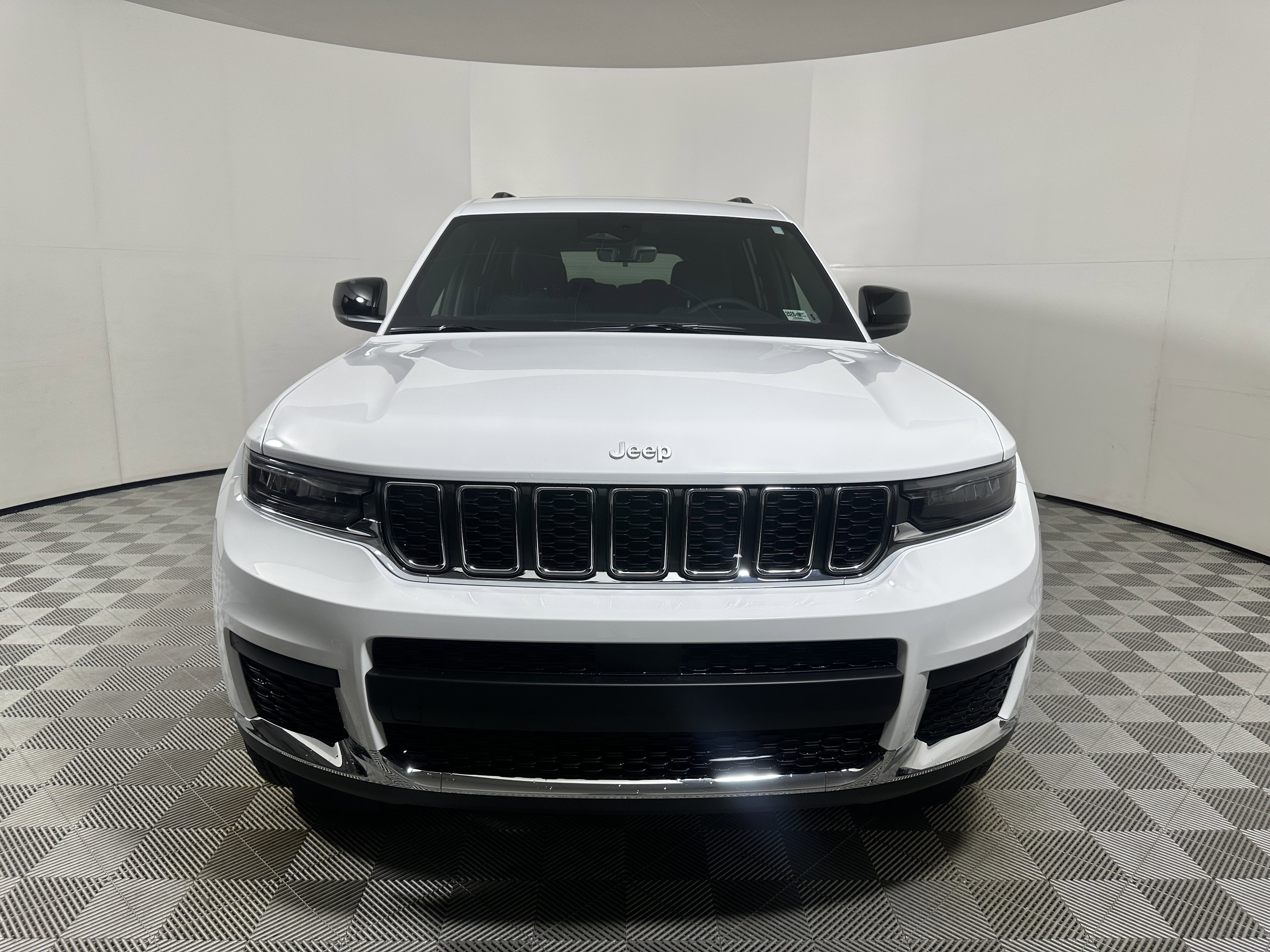 New 2026 Bright White Clear-Coat Exterior Paint Jeep Laredo X image 2