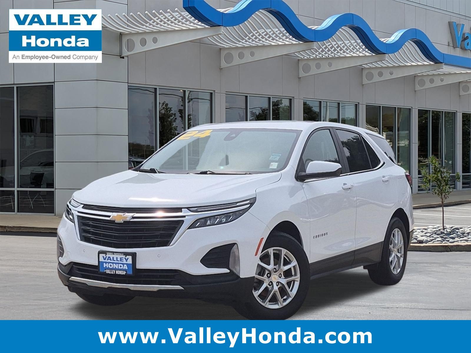 Used 2024 Summit White Chevrolet LT image 1