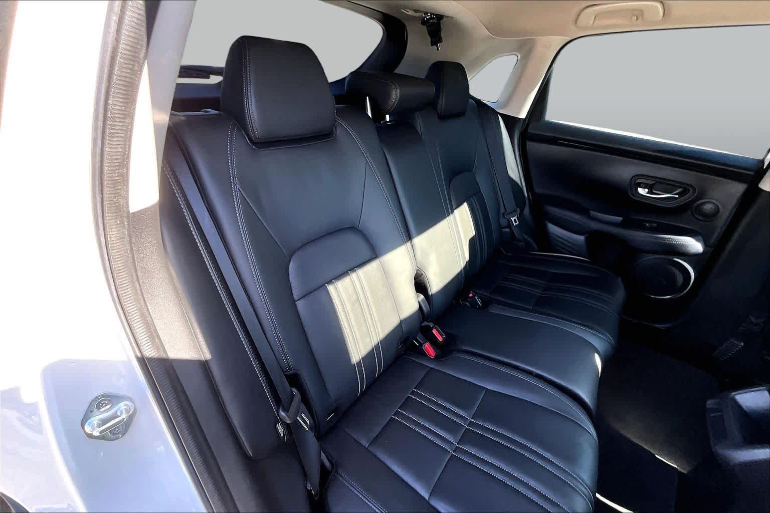 Used 2024 Platinum White Pearl Honda EX-L image 18