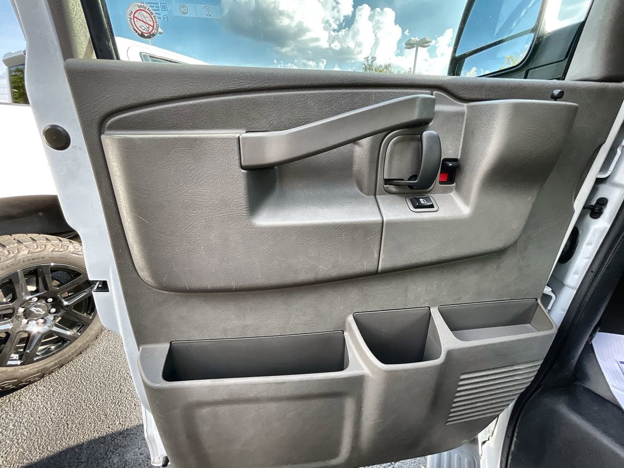 2022 Chevrolet Express Passenger LS - Photo 12