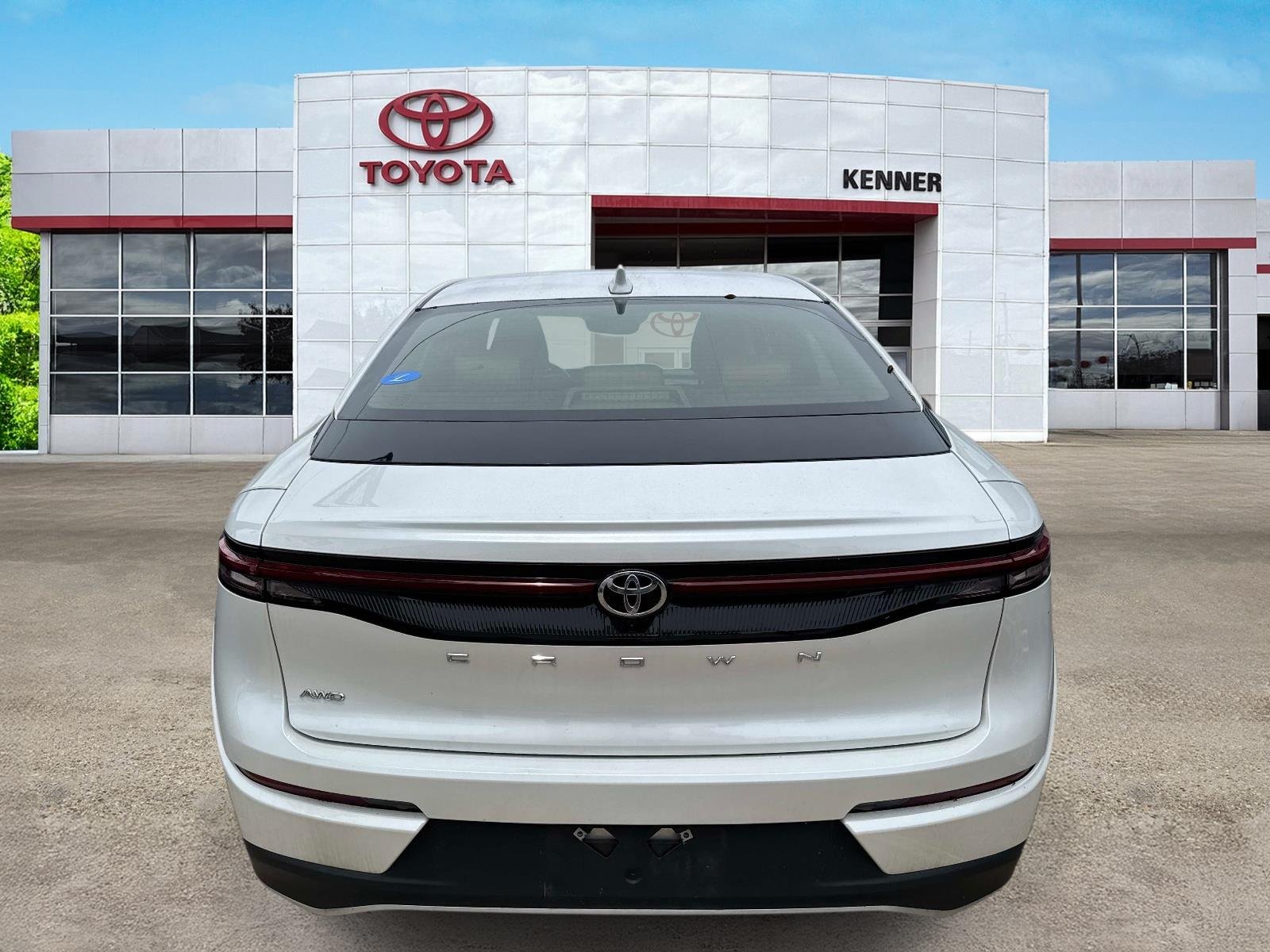 Used 2023 Oxygen White Toyota XLE image 7