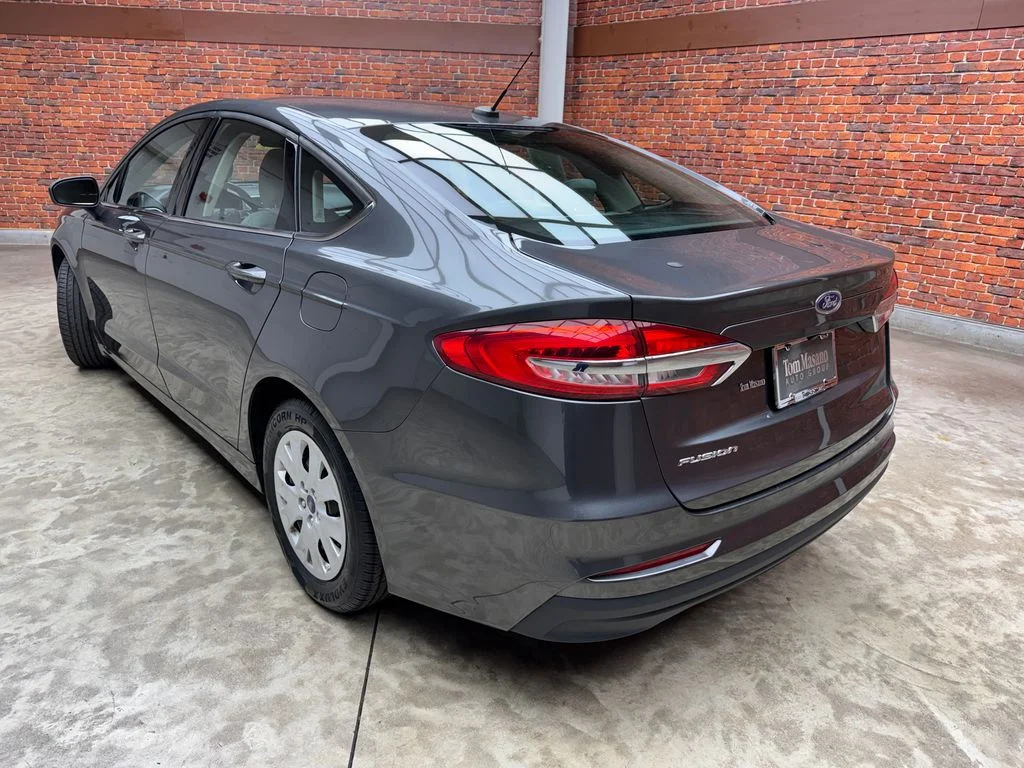 Used 2019 Magnetic Ford S image 2