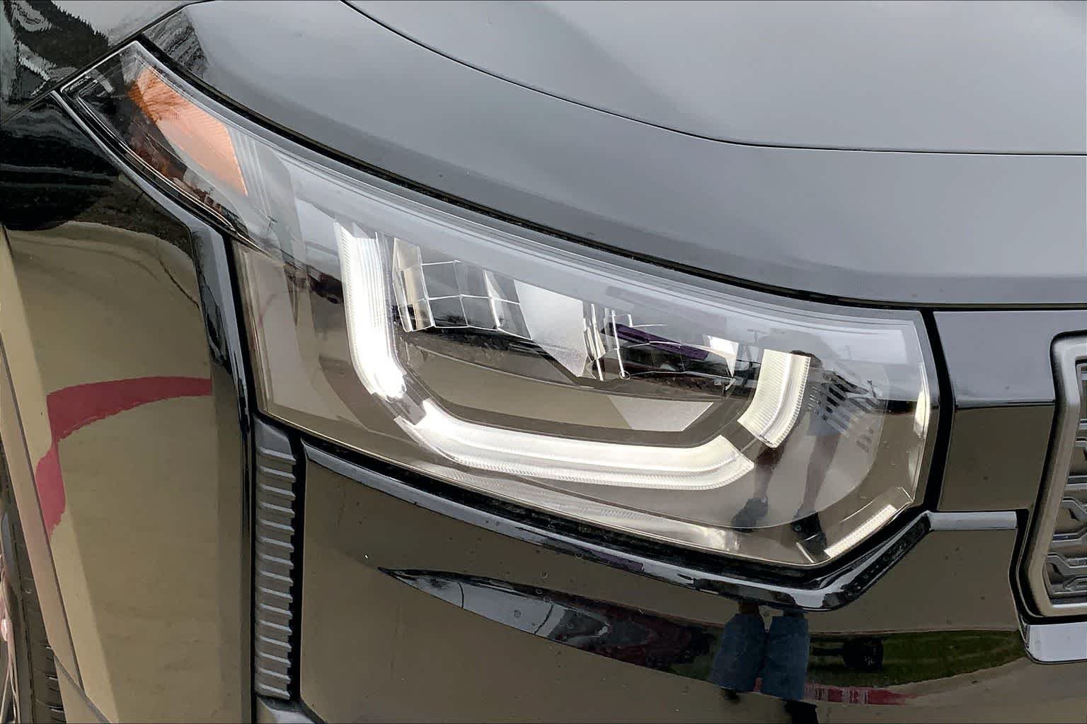 New 2026 Diamond Black Crystal Pearl-Coat Exterior Paint Jeep Laredo image 13