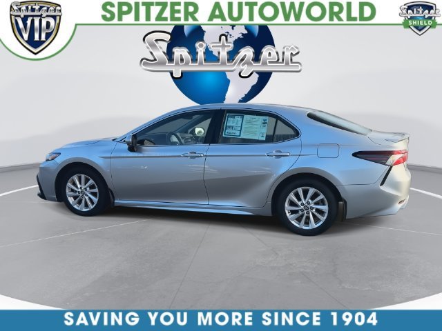Used 2024  Toyota SE image 11
