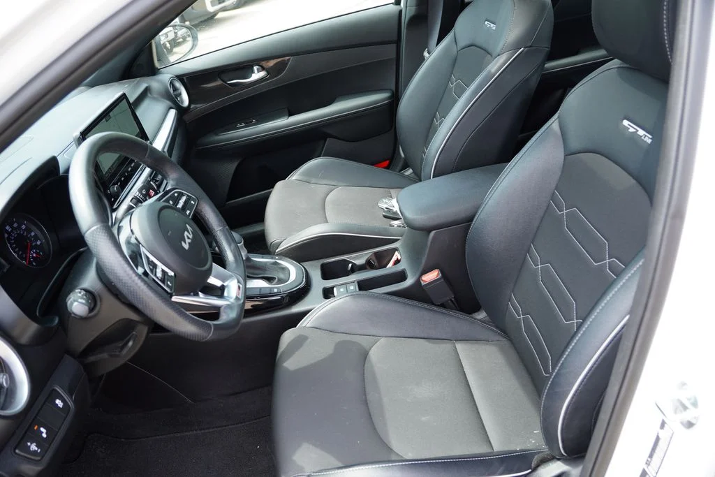 Certified Used 2024 Snow White Pearl Kia GT-Line image 4