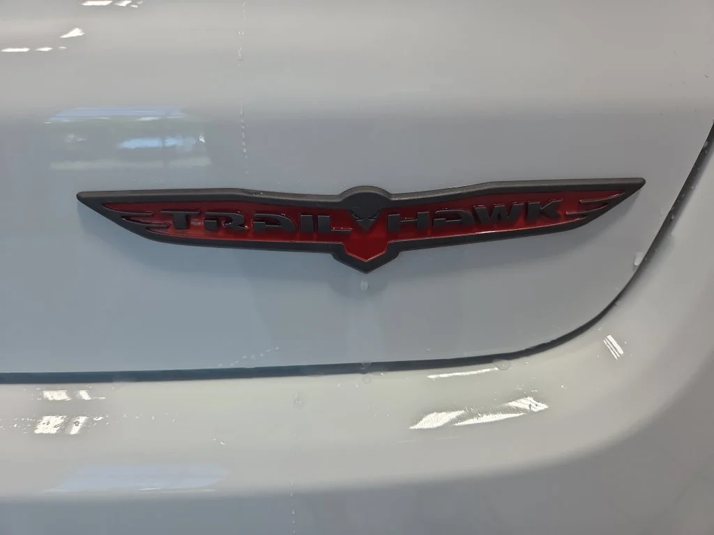New 2026 Bright White Clear-Coat Exterior Paint Jeep Trailhawk image 10