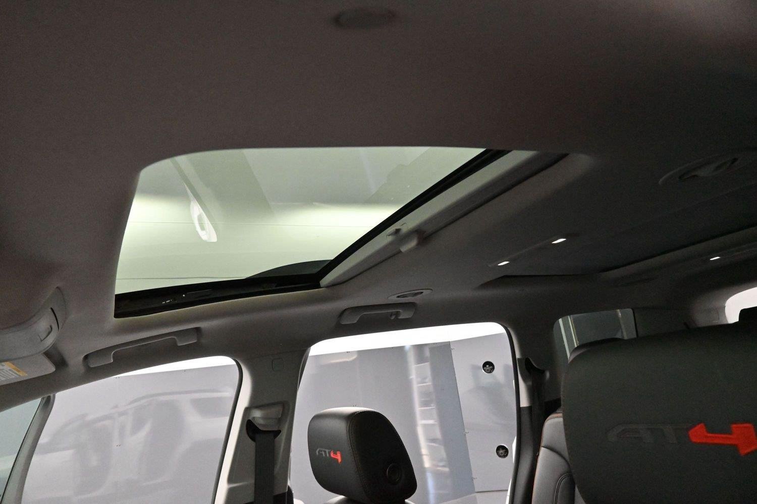 Used 2021 SUMMIT WHITE GMC AT4 image 32