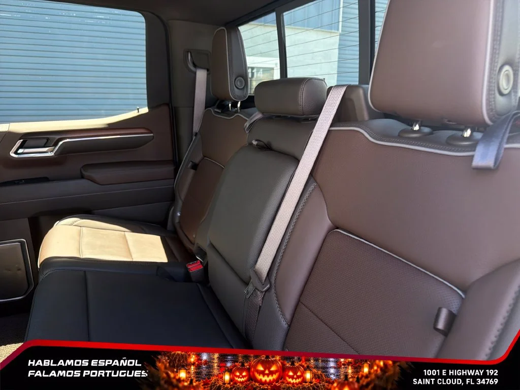 Used 2025 White Frost Tricoat GMC Denali image 28
