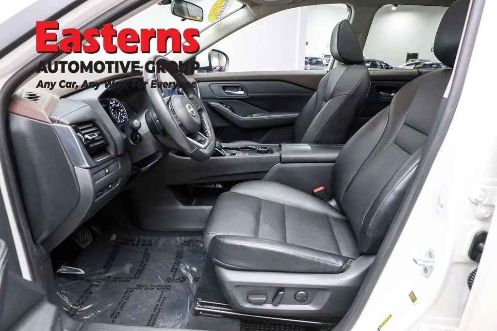 Used 2023 White Nissan SV image 14