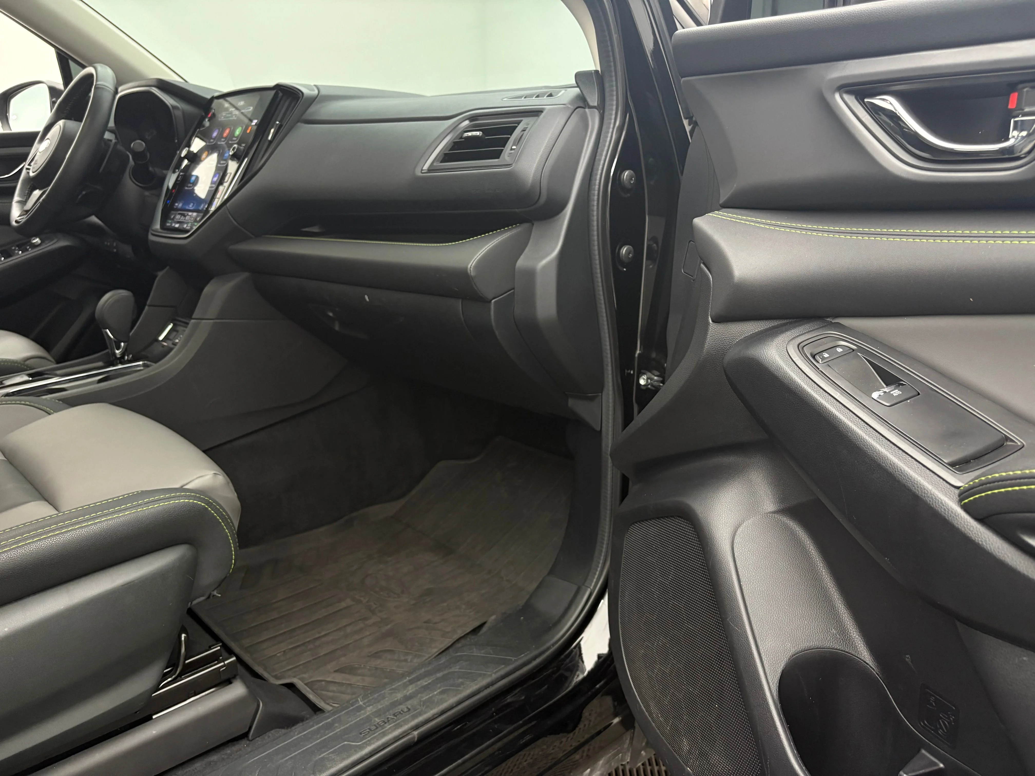 Used 2025 Crystal Black Silica Subaru Onyx Edition image 33