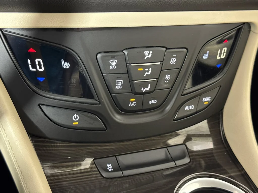 Used 2020 SUMMIT WHITE Buick Premium image 27
