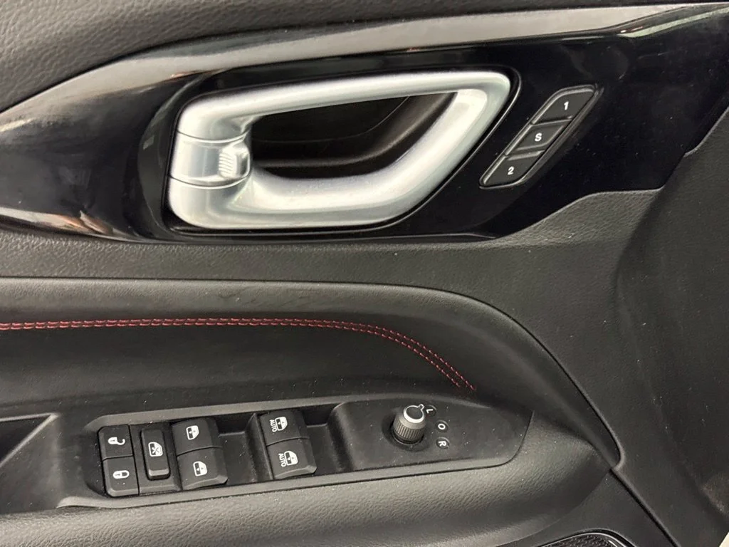 Used 2022 Silver Jeep Trailhawk image 24