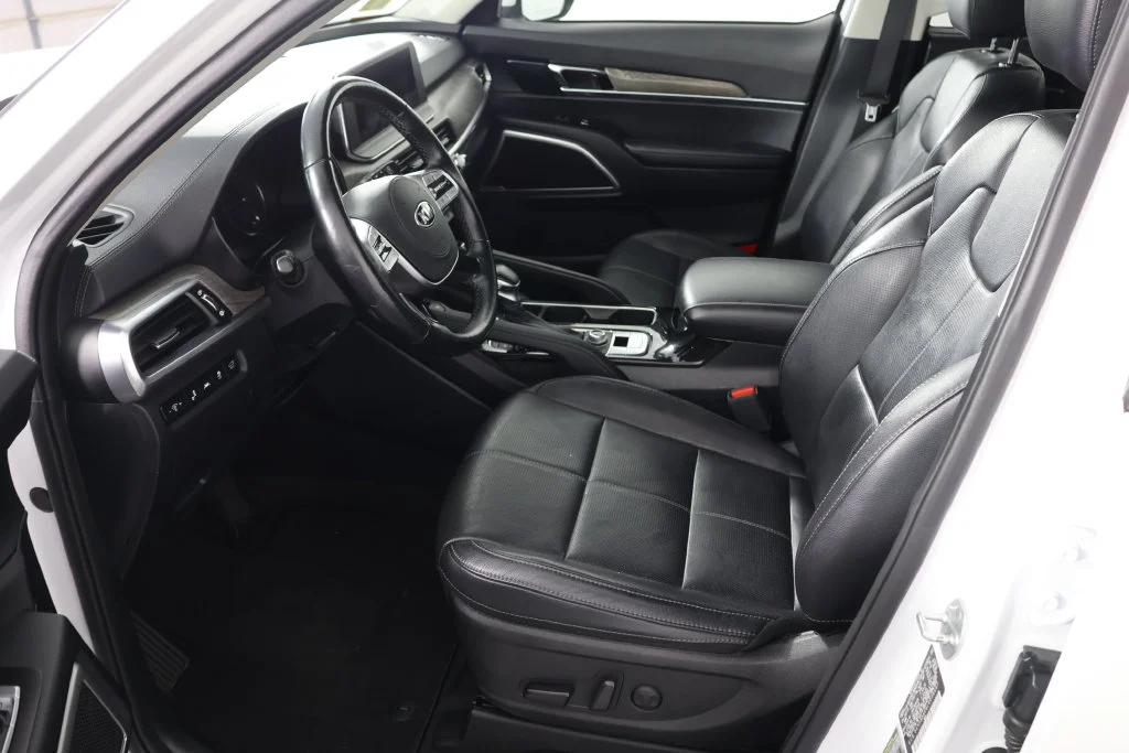 Used 2020 Snow White Pearl Kia EX image 21
