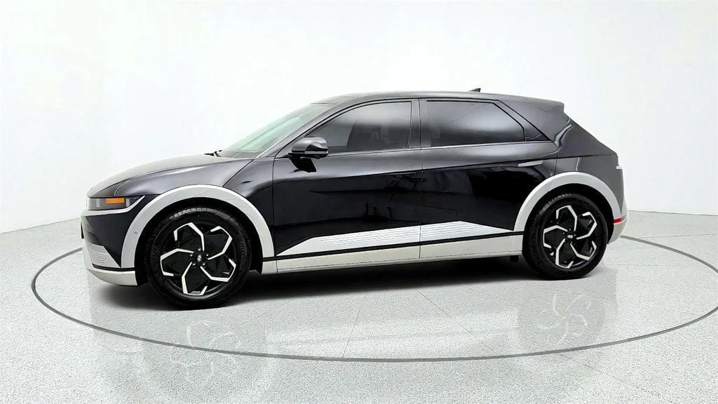 Used 2024 Abyss Black Hyundai Limited RWD Long Range image 8