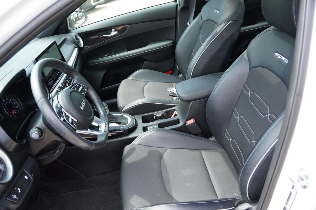 Used 2024 Snow White Pearl Kia GT-Line image 4