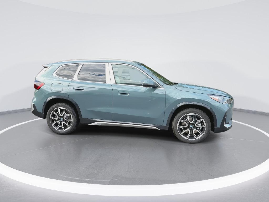 New 2027 Green Metallic BMW xDrive28i image 9