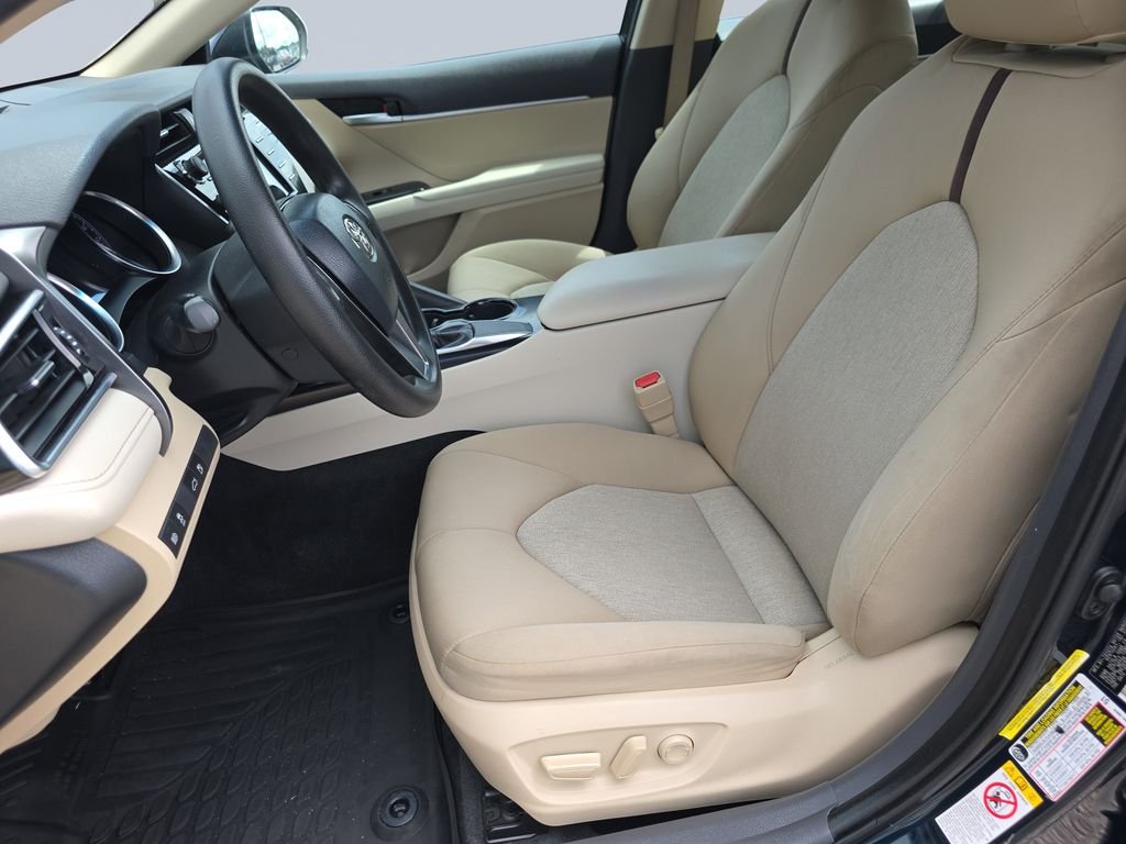 2018 Toyota Camry LE - Photo 11