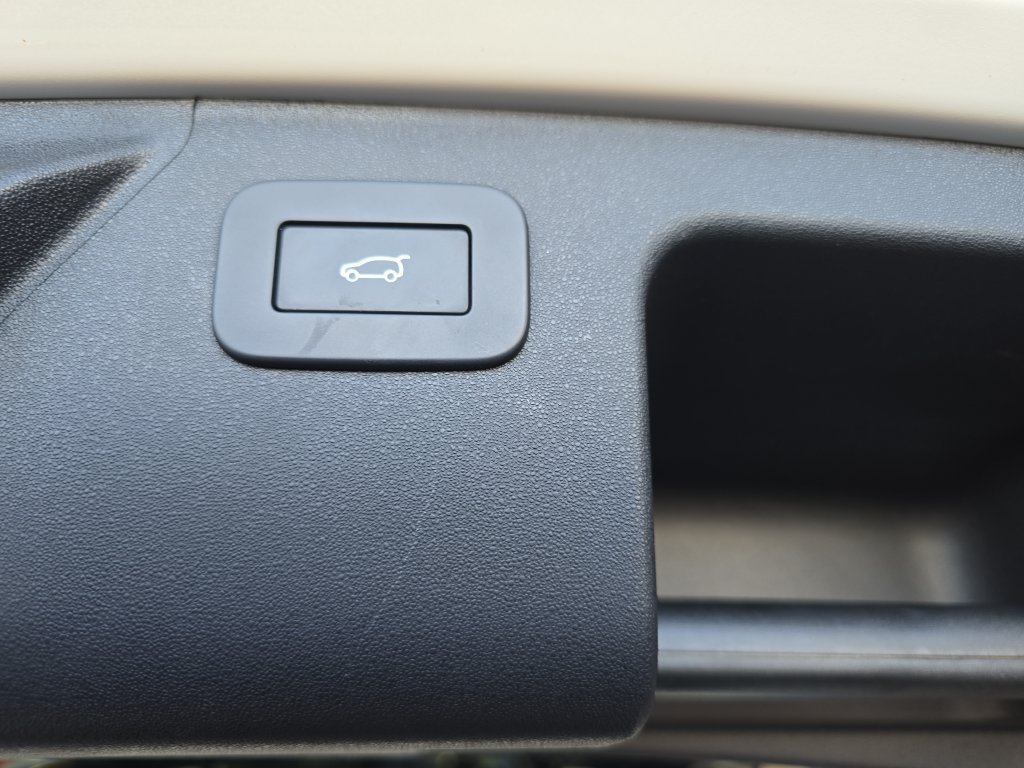 Certified Used 2025 White Land Rover S image 16