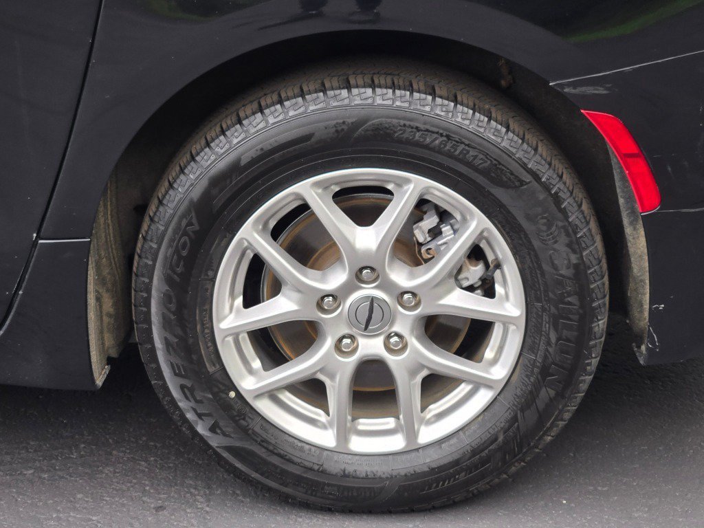 2024 Chrysler Pacifica Touring L - Photo 16