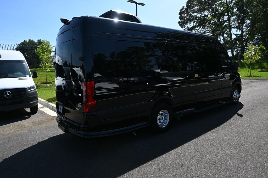 Used 2025 Black OG Luxury Coach VCB10OB image 26