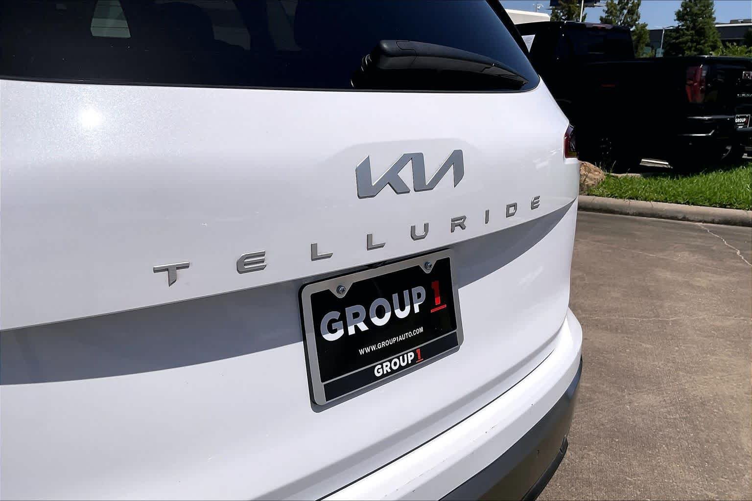 Used 2025 Glacial White Pearl Kia S image 28