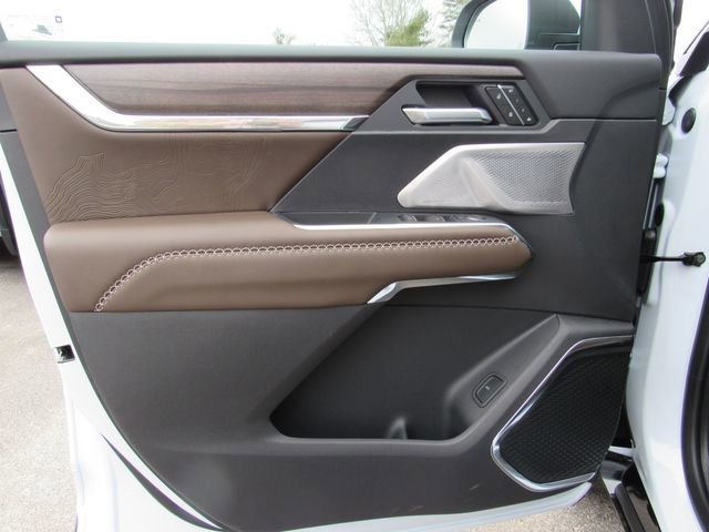 New 2026 Glacier White Tricoat GMC Denali Ultimate image 9