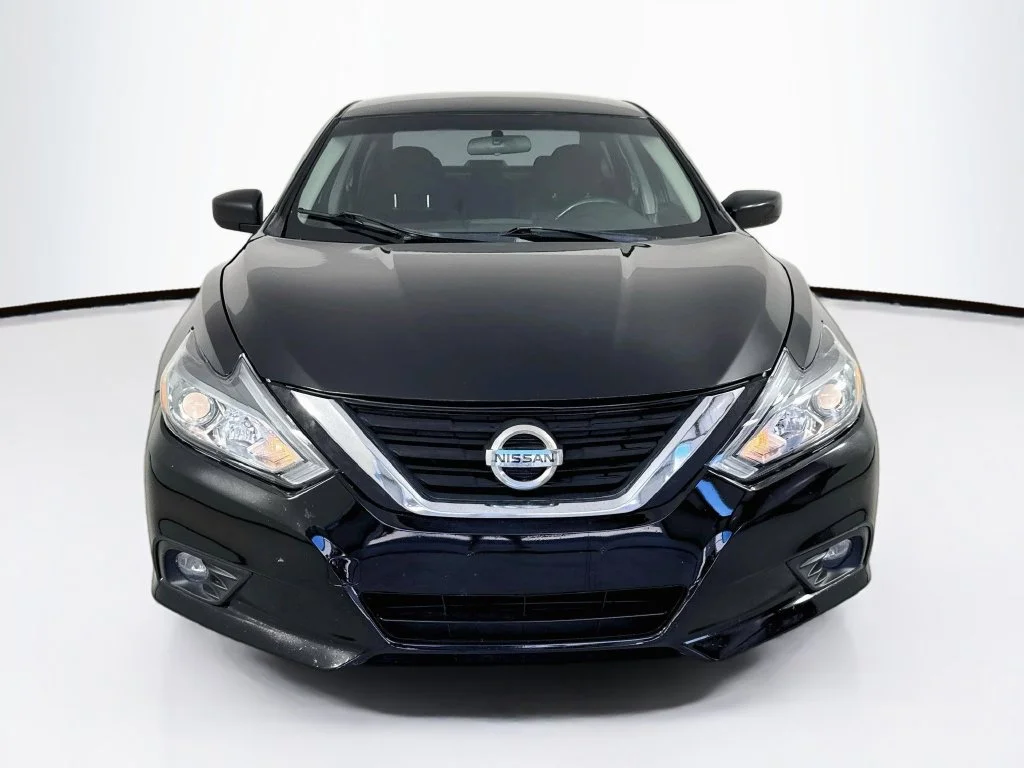 Used 2018 Super Black Clearcoat Nissan 2.5 SR image 2