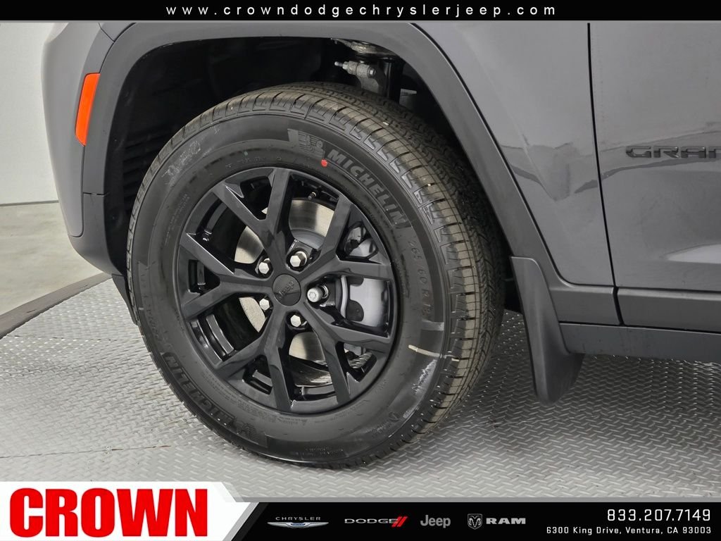 New 2026 Baltic Gray Metallic Clearcoat Jeep Altitude image 9