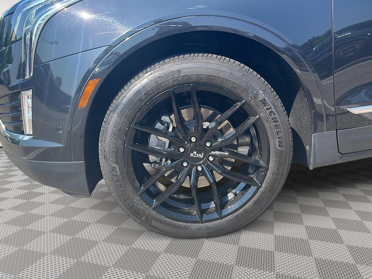 Used 2019 Manhattan Noir Metallic Cadillac Premium Luxury AWD image 9