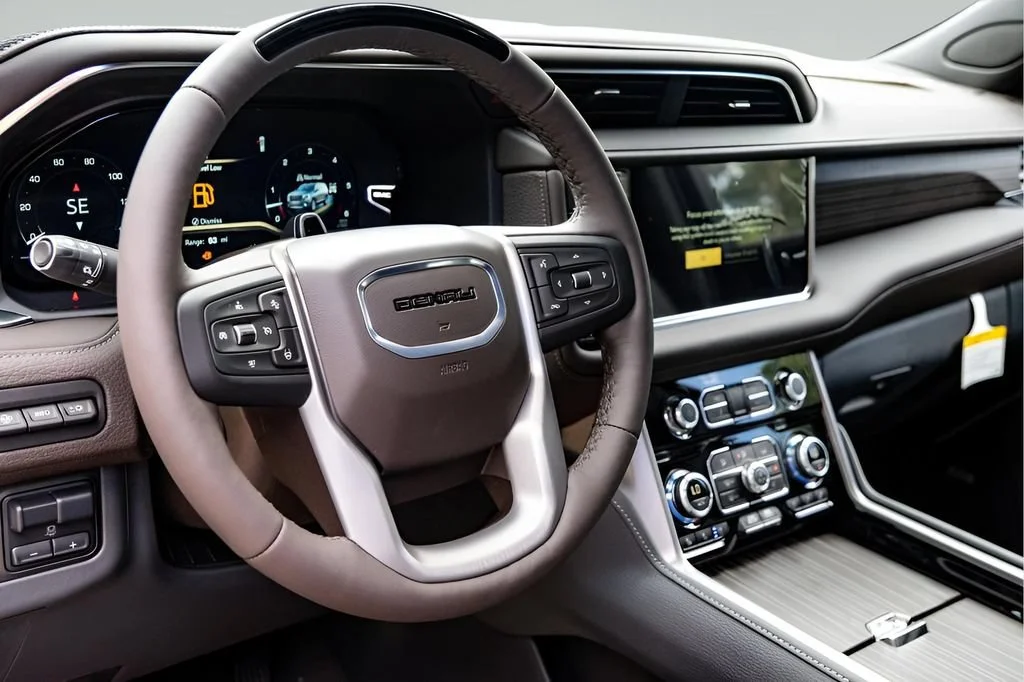 Used 2024 White Frost Tricoat GMC Denali image 9