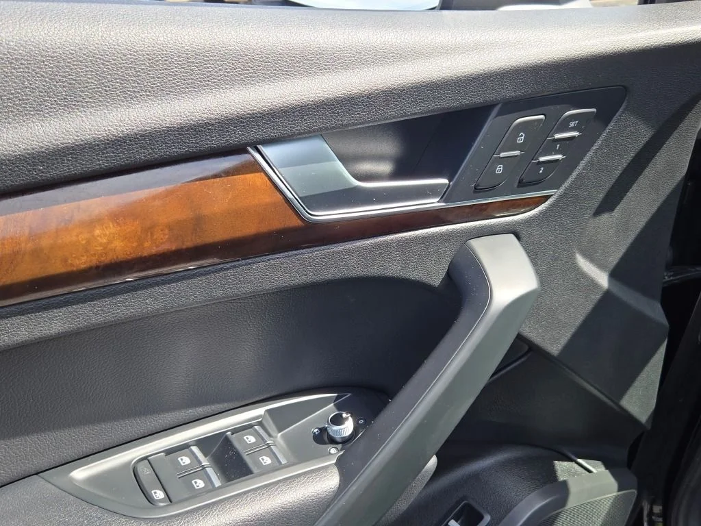 Used 2018 Black Audi 2.0T image 22