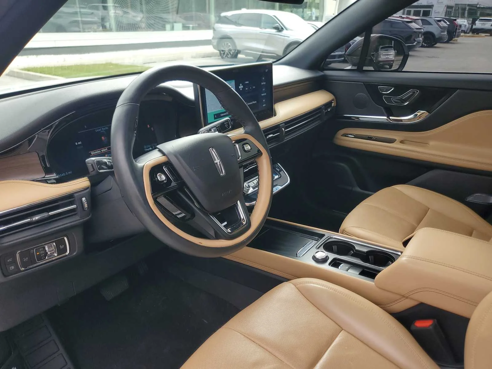 Used 2023  Lincoln Grand Touring image 18