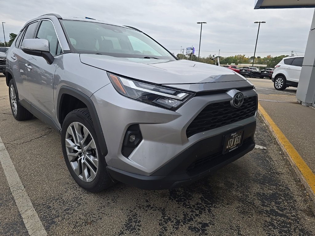Used 2022 Silver Toyota XLE Premium image 2