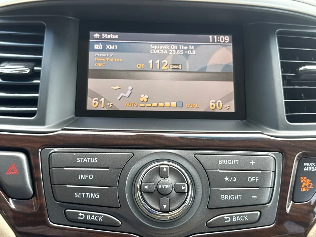 Used 2013 Arctic Blue Nissan SL image 25