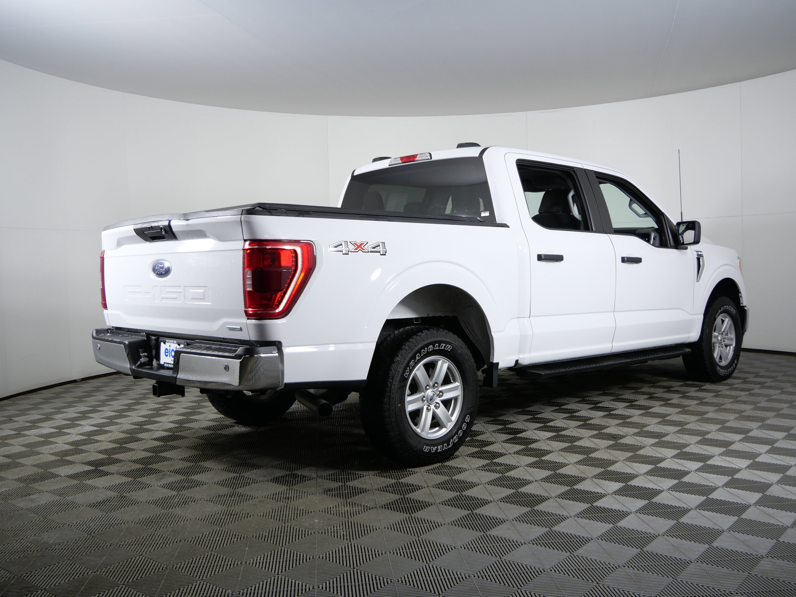 Used 2022 Oxford White Ford XLT image 7