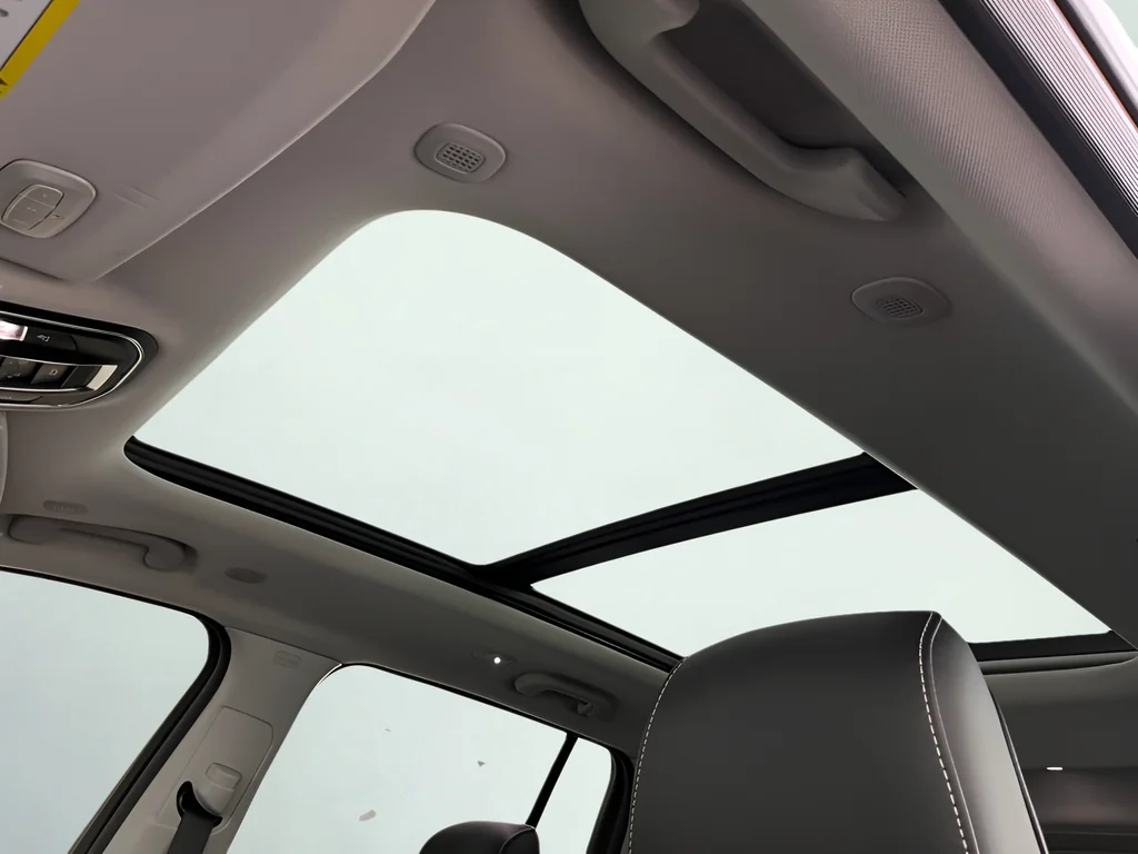 Used 2024 White Jeep Limited image 25