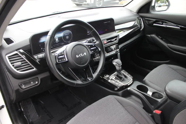 Used 2024 White Kia S image 3